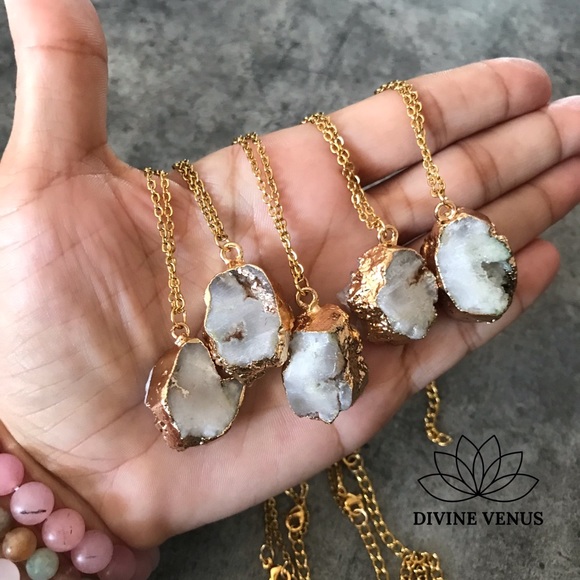 Druzy Agate, Whitesmoke, Natural, Gold Plated - Picture 5 of 11